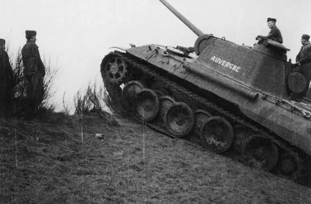 二战奇葩坦克| 法兰西飙车王 无敌“小强”竟能痛扁高级重坦？
