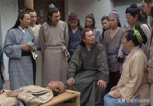 朱元璋问功臣：你儿子没佩剑囊？功臣砍下儿子头颅，扔在皇帝前