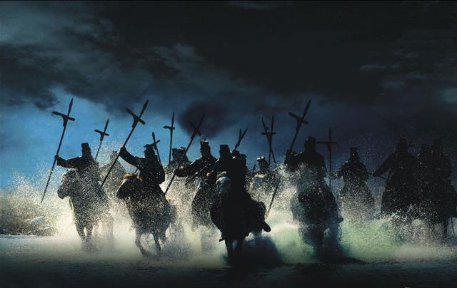 古代战争中，士兵明知必死，为何还甘愿站前排？